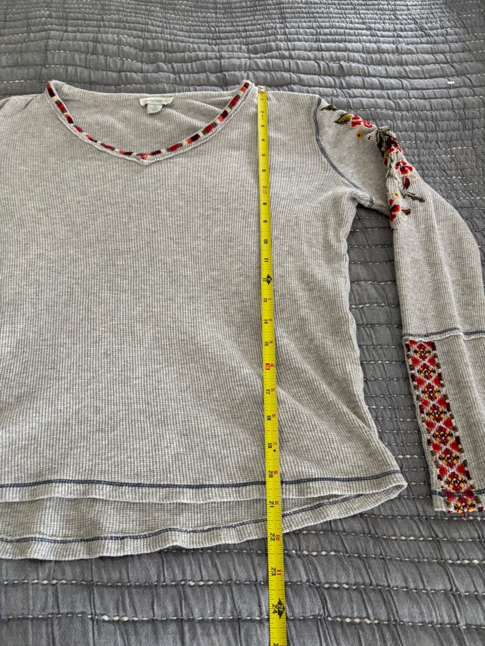 Sundance Embroidered Thermal Top Gray - Size Medium - Picture 5 of 8